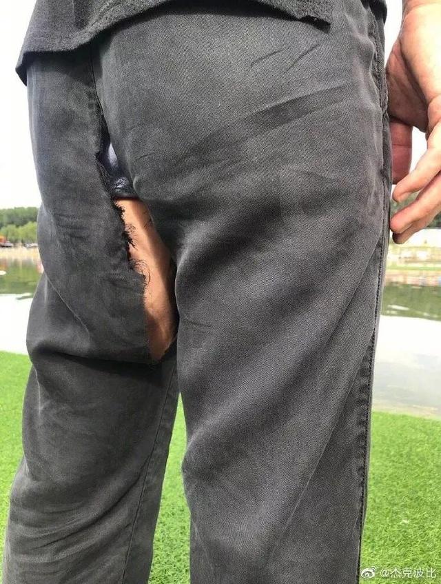千万不要让男朋友给你挑泳衣!这谁顶得住啊…哈哈哈哈... 千万不要让男朋友给你挑泳衣!这谁顶得住啊…哈哈哈哈...
