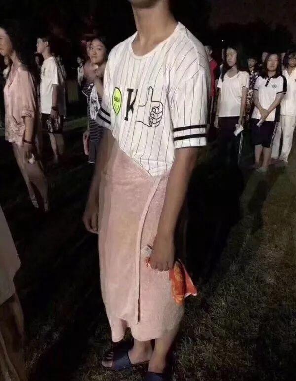 千万不要让男朋友给你挑泳衣!这谁顶得住啊…哈哈哈哈... 千万不要让男朋友给你挑泳衣!这谁顶得住啊…哈哈哈哈...