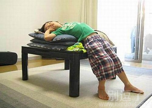 一个睡觉的小孩。。 一个睡觉的小孩。。