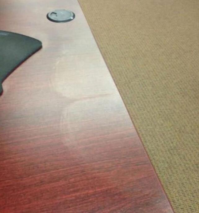 女友发来照片，还说是闺蜜拍的，后背上的方向盘痕迹是什么鬼？