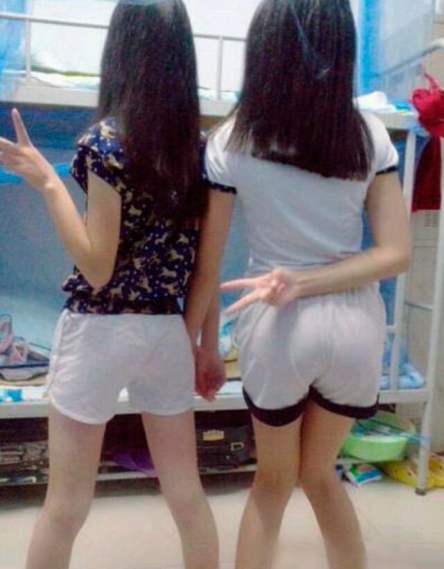 女友发来照片，还说是闺蜜拍的，后背上的方向盘痕迹是什么鬼？