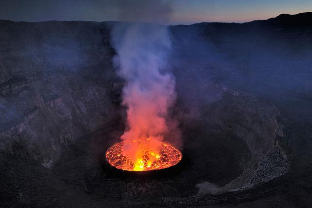 火山爆发图片