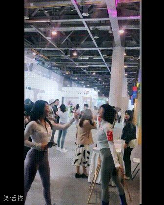 妹子们这是喷的什么神仙水，好想知道啊