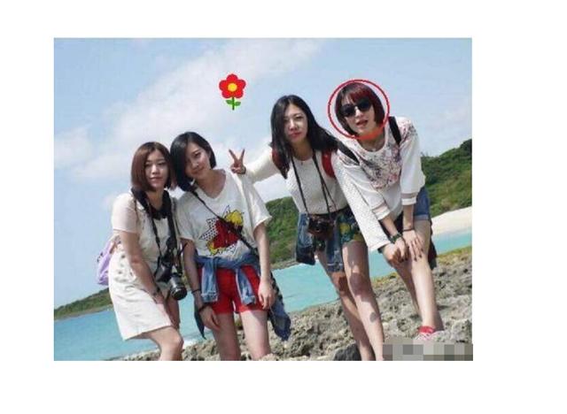 “爸爸说长头发的女孩最漂亮,但我却果断地选择了墨镜女子”哈哈 “爸爸说长头发的女孩最漂亮,但我却果断地选择了墨镜女子”哈哈