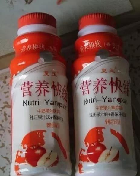 男生千万不要在宿舍穿女装!哈哈哈哈室友露出饥渴的表情 男生千万不要在宿舍穿女装!哈哈哈哈室友露出饥渴的表情