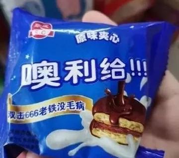 男生千万不要在宿舍穿女装!哈哈哈哈室友露出饥渴的表情 男生千万不要在宿舍穿女装!哈哈哈哈室友露出饥渴的表情