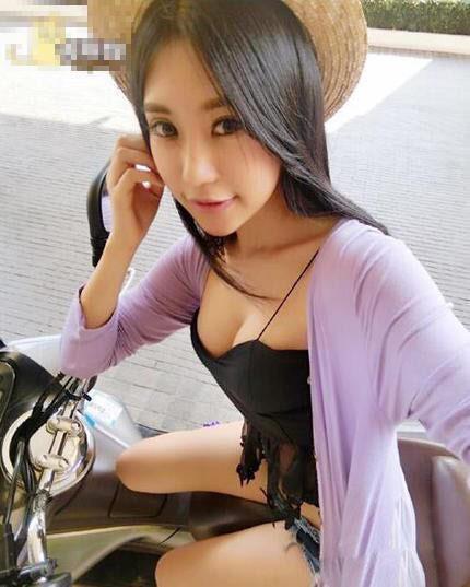 豪车美女很配哦！