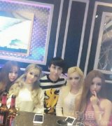 酷似芭比娃娃的孩子。