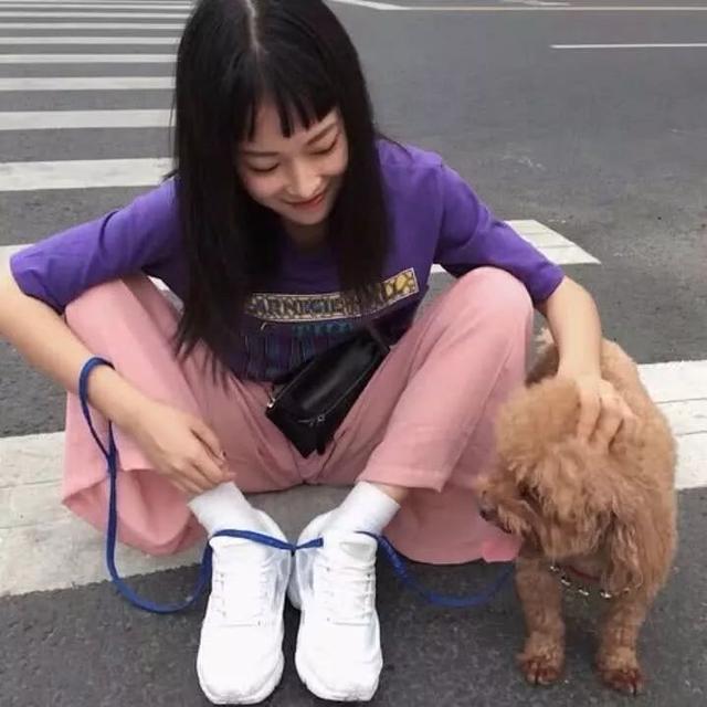 妹子这衣服可真是个性啊、透气又不失美感 妹子这衣服可真是个性啊、透气又不失美感