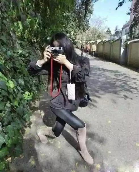 妹子这衣服可真是个性啊、透气又不失美感 妹子这衣服可真是个性啊、透气又不失美感
