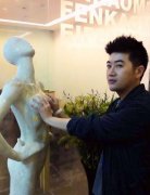 猥琐的坏男人，连模特都不放过