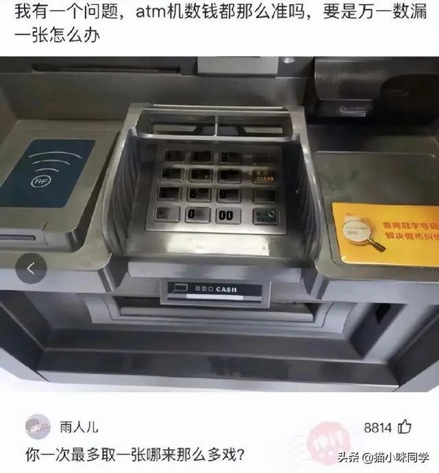 晚自习突然断电，趁机我亲了班花一下，谁料她低声告诉我一个秘密