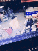 这小哥还真有一手