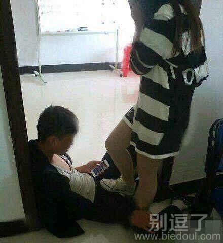 妹子们不是一般的狠啊! 妹子们不是一般的狠啊!