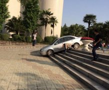 你这是当越野车开的吗