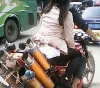 帅哥 你这摩托好拉轰