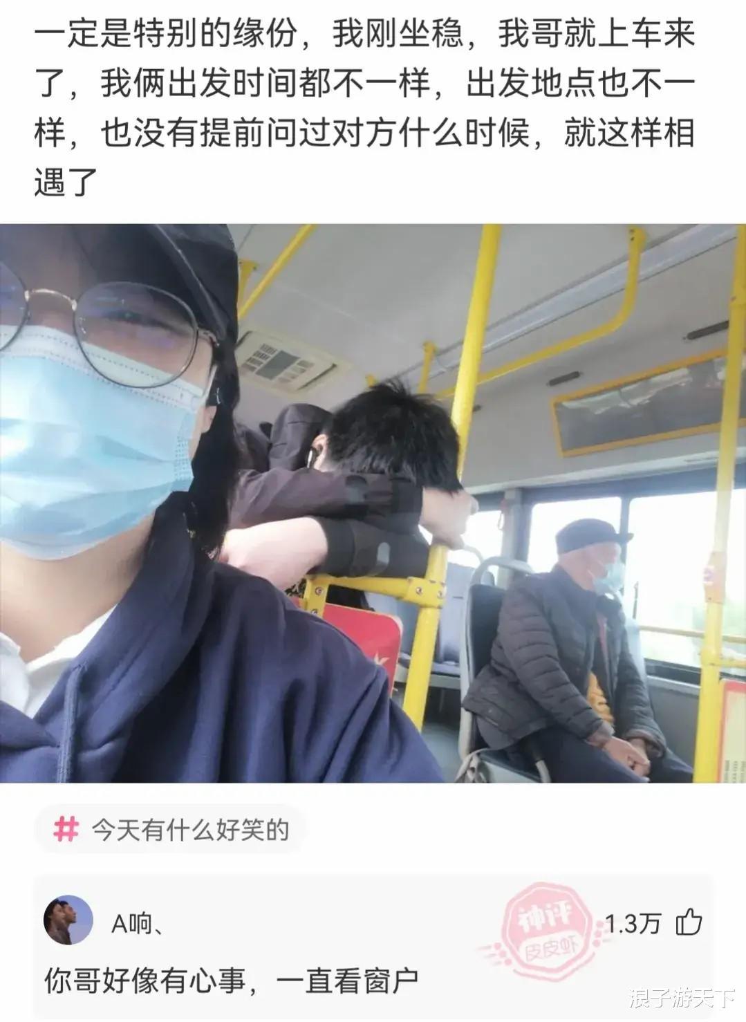 女朋友让我陪她逛街,看着她皮裤上的反光,我陷入了沉思 女朋友让我陪她逛街,看着她皮裤上的反光,我陷入了沉思