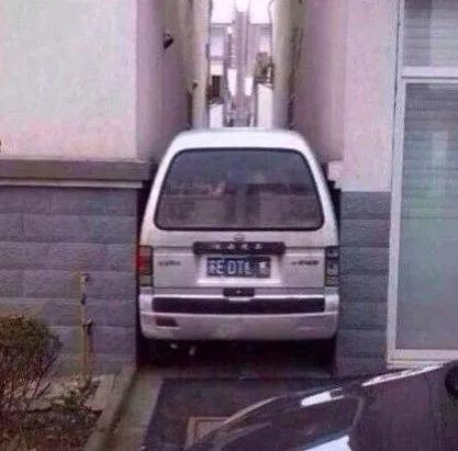 这妹子的脚怎么看起来很怪啊?是不是有啥问题?网友真细心哈哈哈 这妹子的脚怎么看起来很怪啊?是不是有啥问题?网友真细心哈哈哈