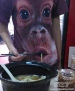 来,来,我喂你吃~ 来,来,我喂你吃~