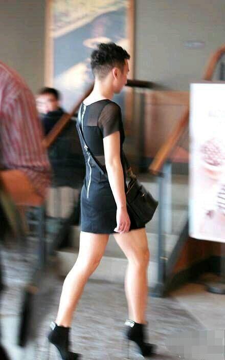 骚年穿成这样真是佩服 骚年穿成这样真是佩服