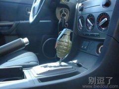 一拉就爆，恶搞图片。