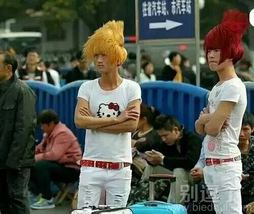 这打扮有非主流的赶脚