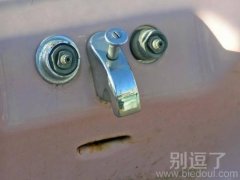一个流鼻涕的水龙头。