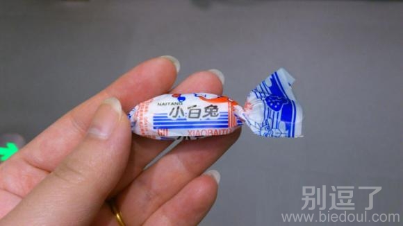 大白兔,变成小白兔了。 大白兔,变成小白兔了。