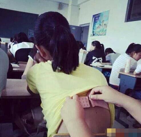 内涵图片:同学之间就该互助互爱,天天向上 内涵图片:同学之间就该互助互爱,天天向上