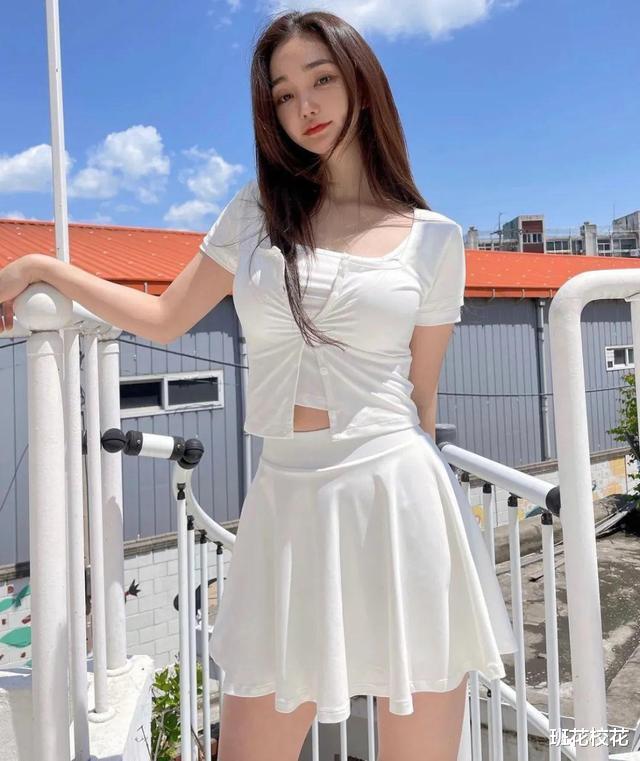 “这真的是林志玲吗?我怎么看着越来越像日本贵妇了?” 哈哈哈 “这真的是林志玲吗?我怎么看着越来越像日本贵妇了?” 哈哈哈