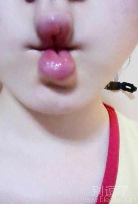 嘟嘴的美女。。。 嘟嘴的美女。。。