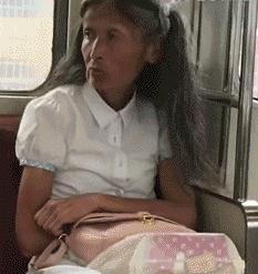 在足疗店偶遇了高中时的班花,还是那么美,我说点什么缓解尴尬呢 在足疗店偶遇了高中时的班花,还是那么美,我说点什么缓解尴尬呢