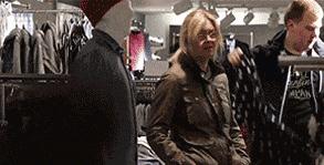 在足疗店偶遇了高中时的班花,还是那么美,我说点什么缓解尴尬呢 在足疗店偶遇了高中时的班花,还是那么美,我说点什么缓解尴尬呢