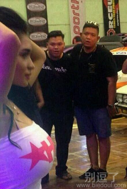 一个大胸的妹妹。。