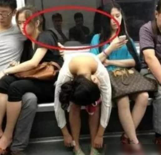 老板娘你这身打扮卖腰子,客人越来越多了!还是你会做生意啊 老板娘你这身打扮卖腰子,客人越来越多了!还是你会做生意啊