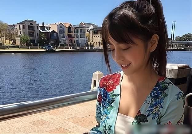 老板娘你这身打扮卖腰子,客人越来越多了!还是你会做生意啊 老板娘你这身打扮卖腰子,客人越来越多了!还是你会做生意啊