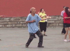 爆笑gif 看大爷这销魂的姿势，瞬间被征服