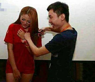 小子,你笑的也太猥琐了吧 小子,你笑的也太猥琐了吧