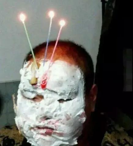 路上看见一只乌龟,回家养着当宠物怎么样,可是不敢去抓啊哈哈哈 路上看见一只乌龟,回家养着当宠物怎么样,可是不敢去抓啊哈哈哈