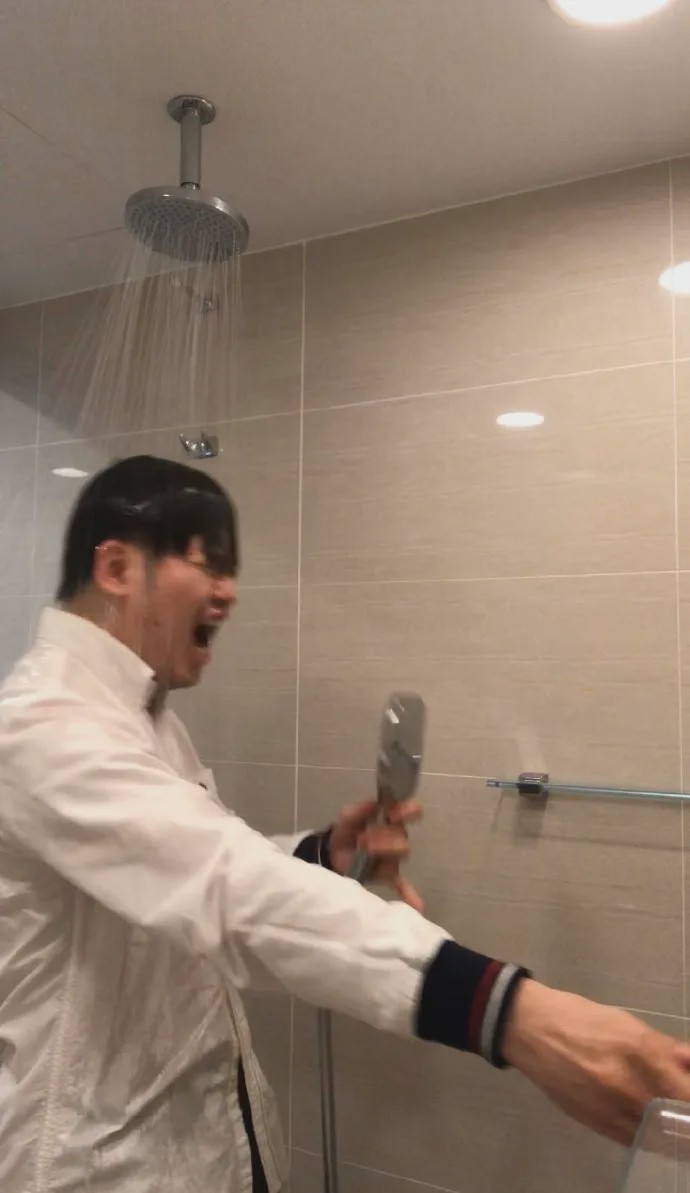 白素贞飞行的时候,为什么要把一只手往前伸?哈哈哈哈又涨知识了 白素贞飞行的时候,为什么要把一只手往前伸?哈哈哈哈又涨知识了