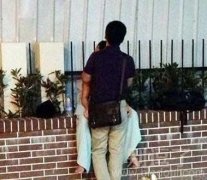 公共场所这对男女弄这姿势真的好吗？