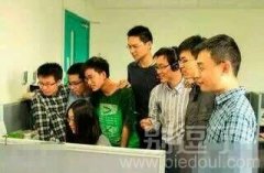 公司唯一的妹子电脑出问题了。