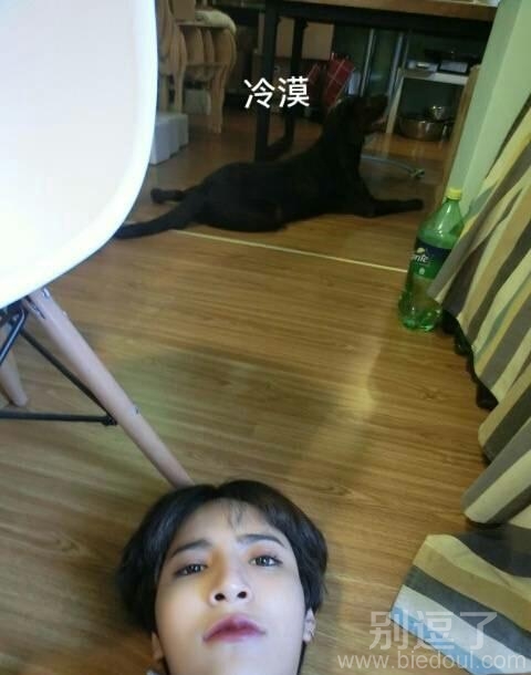 这是一张非常有韵味的自拍 这是一张非常有韵味的自拍