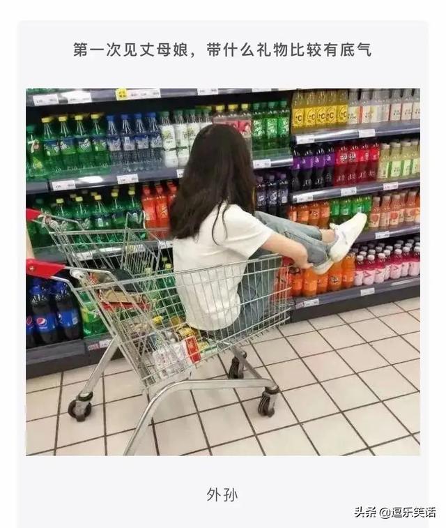 “妈妈说左边的女孩最漂亮，但我最终选择穿绿裙子的！”哈哈哈