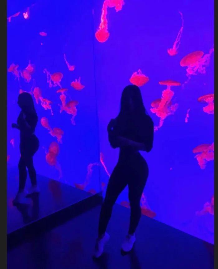 “求求你们P图的时候认真点!2个肚脐眼这谁顶得住啊,哈哈哈!” “求求你们P图的时候认真点!2个肚脐眼这谁顶得住啊,哈哈哈!”
