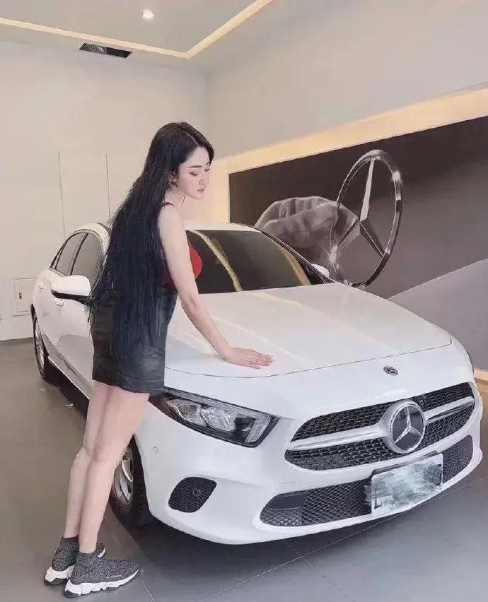 “求求你们P图的时候认真点!2个肚脐眼这谁顶得住啊,哈哈哈!” “求求你们P图的时候认真点!2个肚脐眼这谁顶得住啊,哈哈哈!”
