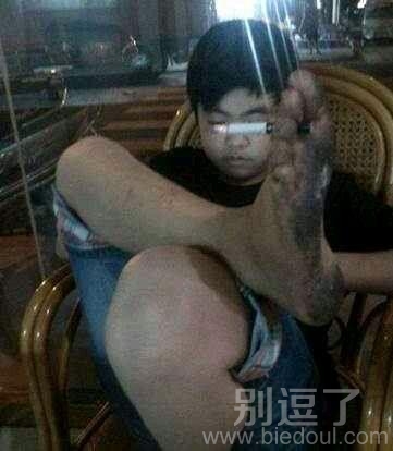 这脚看了就醉。。 这脚看了就醉。。