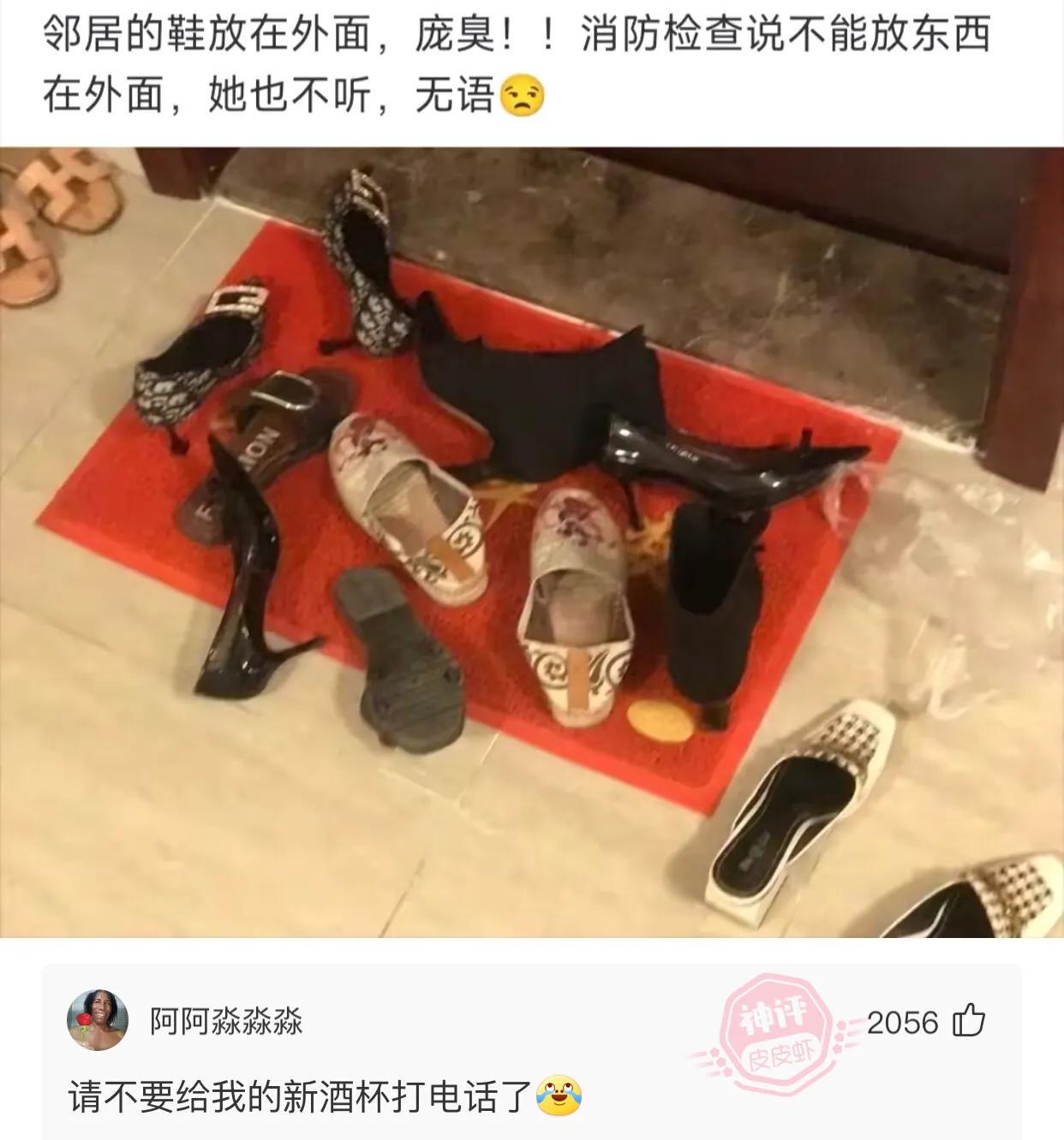 “妹子穿这样来图书馆,大叔都不能好好看书了!”哈哈哈哈哈! “妹子穿这样来图书馆,大叔都不能好好看书了!”哈哈哈哈哈!