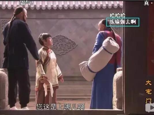 妹子在车里也得注意姿势啊,外面都看见了,不尴尬吗哈哈哈 妹子在车里也得注意姿势啊,外面都看见了,不尴尬吗哈哈哈