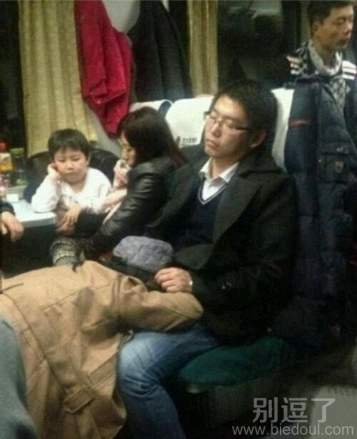 正在睡觉的夫妻。 正在睡觉的夫妻。